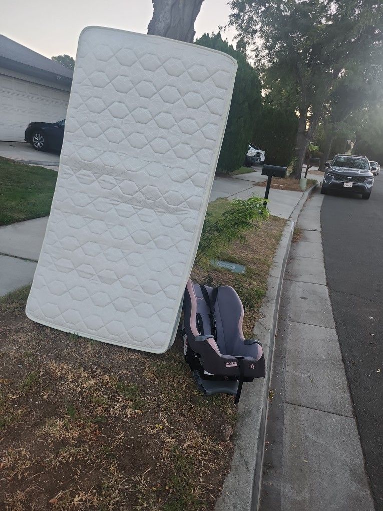 Free Twin Sizs Mattress And Car Seat