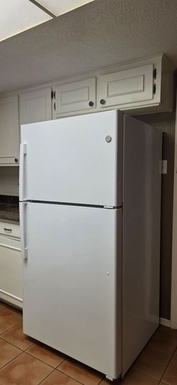 GE Refrigerator