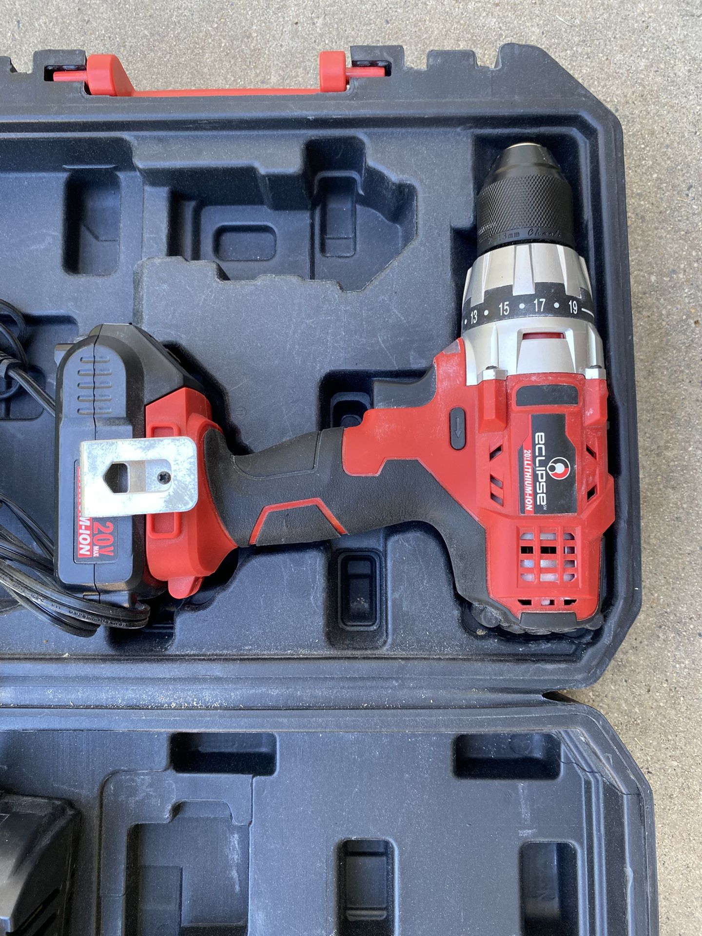 Cordless drill 20 V, including charger and drillbits