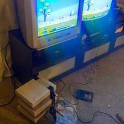 Nintendo Bundle With Mario And Duck Hunt And The Gun 