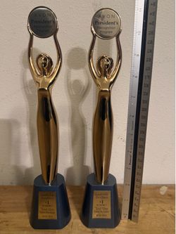 AVON PRESIDENTS CLUB AWARD - "SPIRIT OF AVON"