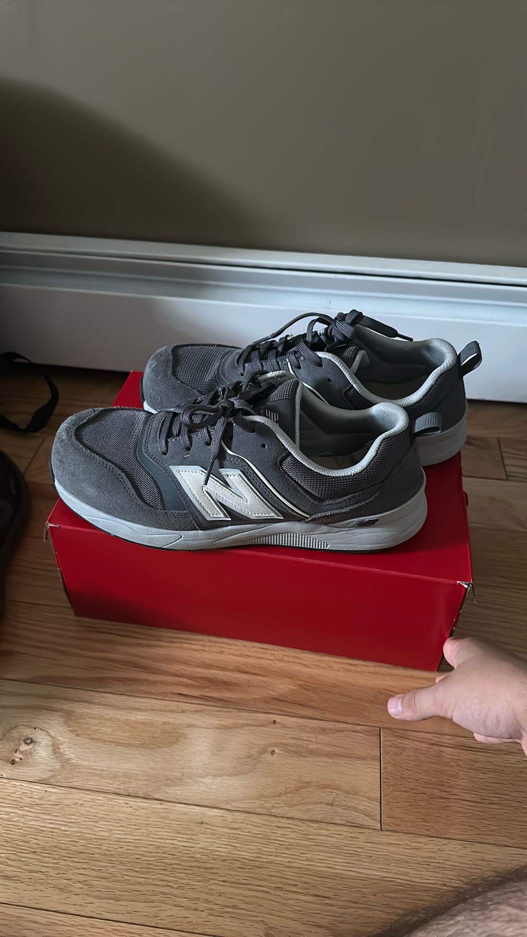 Steel toed new balance shoes