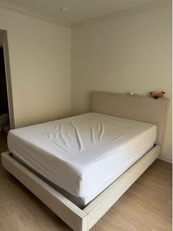 Living spaces Dean sand ii Bed Frame for Queen Bed with Mattress Box