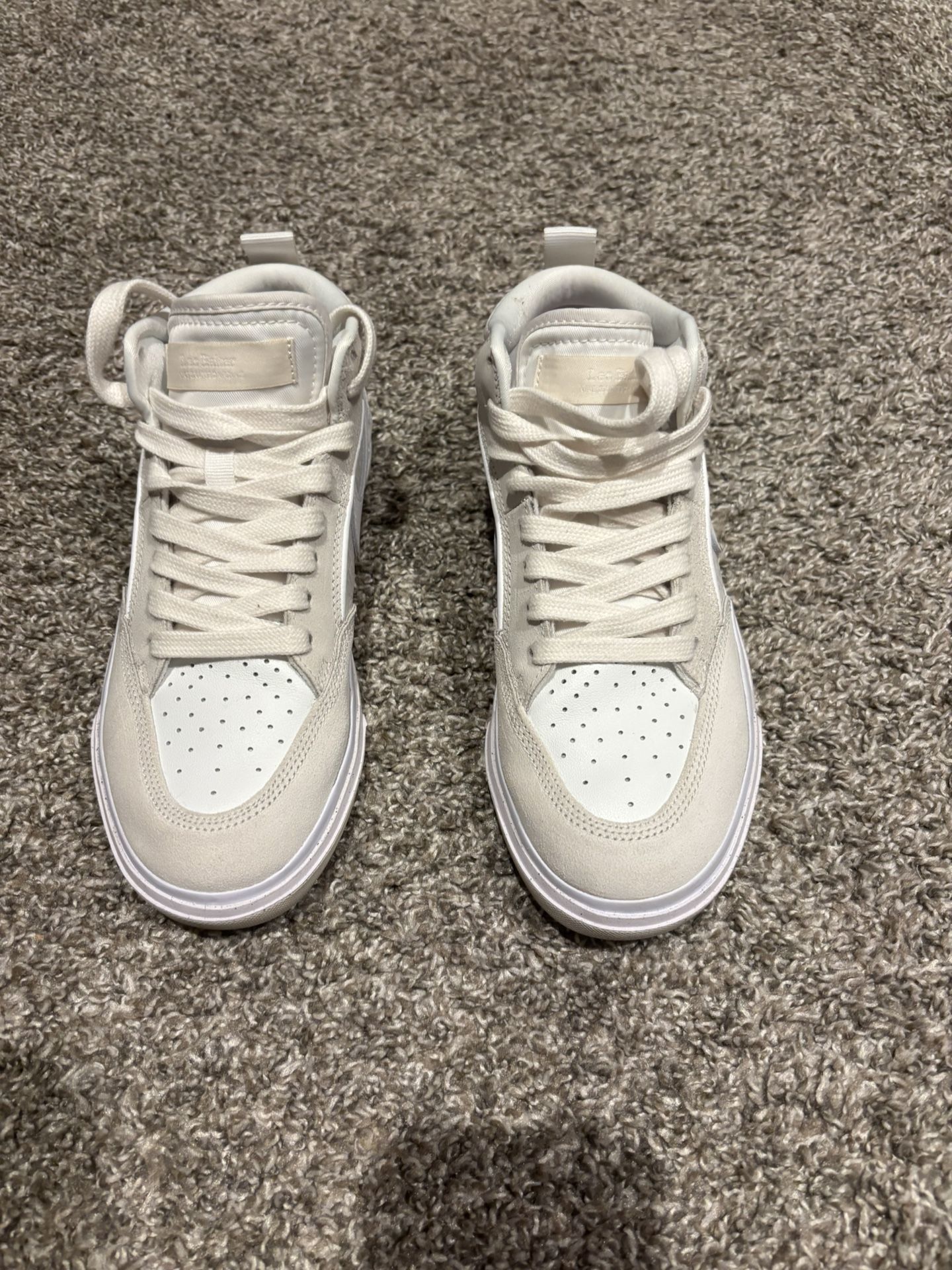 Woman Nike Tennis Shoes