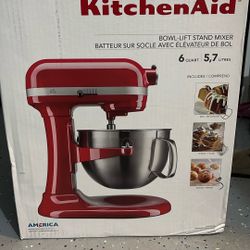 Kitchen Aid Barely Used Like New -299$