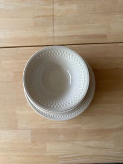 23-Piece White Textured Dinnerware Set