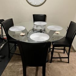 dining table and chairs For 200$