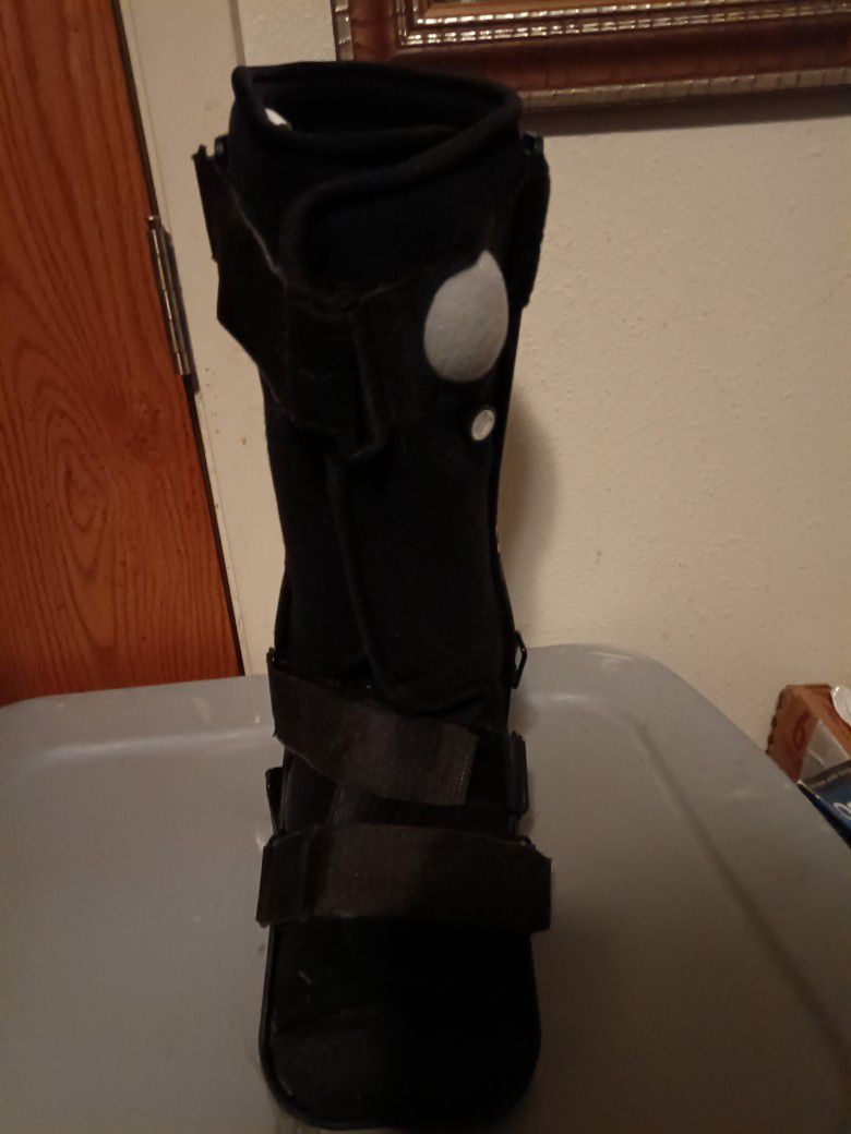 Left Foot Medical Boot
