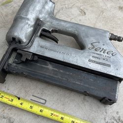 SENCO AIR STAPLER
