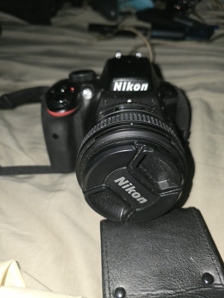 Nikon D3300 DSLR 18-55mm Lens +3 XIT Filters