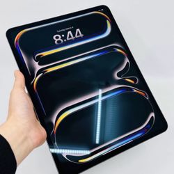 Apple iPad Pro 13 inch M5 256GB Wifi & Cellular Unlocked like new condition 