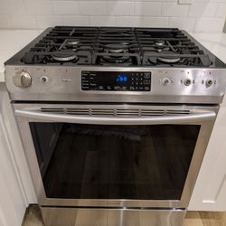 Samsung Gas Range 5.8 cu ft Wifi Connectivity