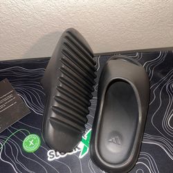 Adidas Yeezy slides onyx