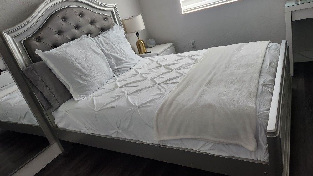 El Dorado Furniture Bed 