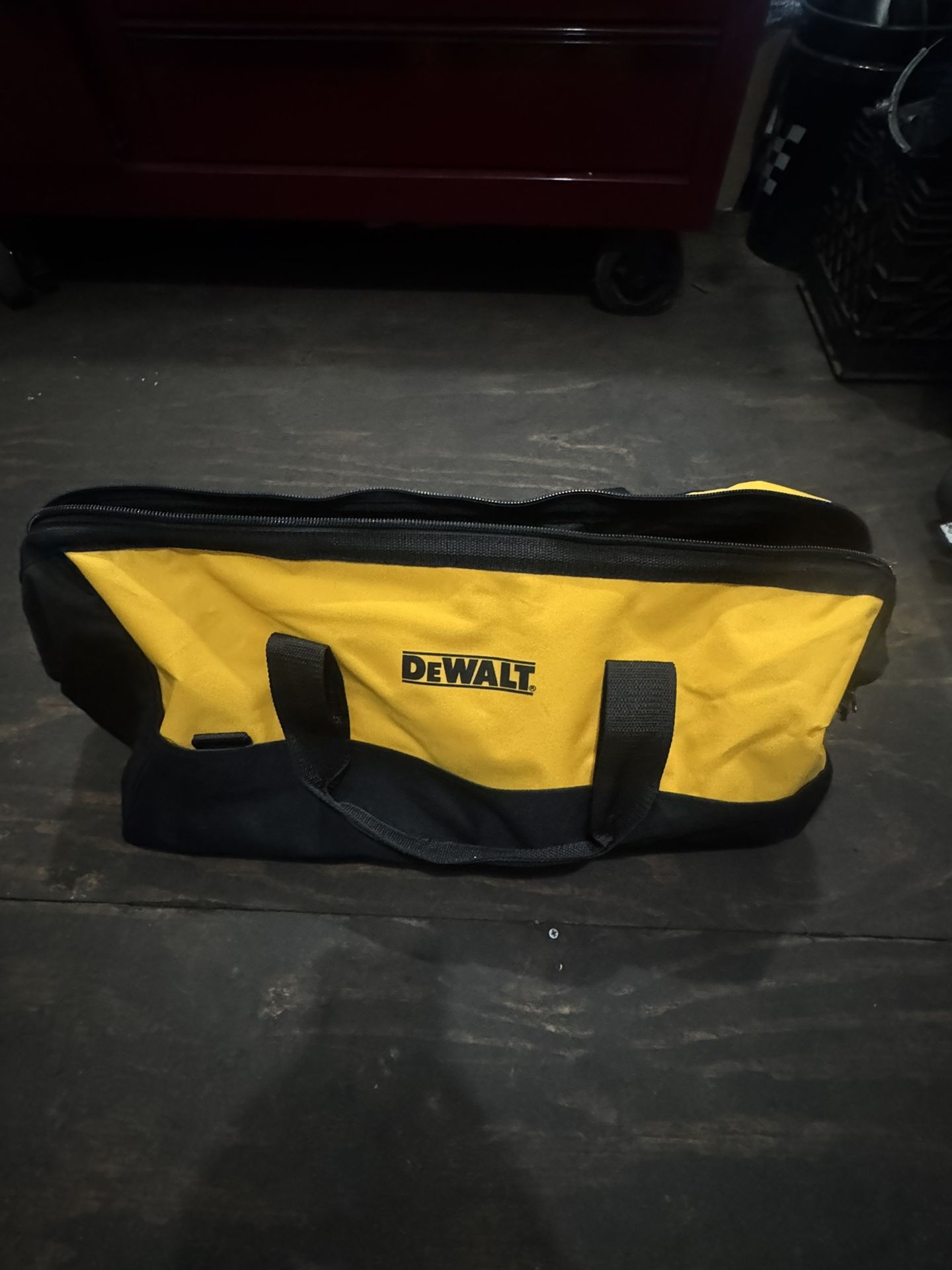 Dewalt Bag And Tools (read Description)