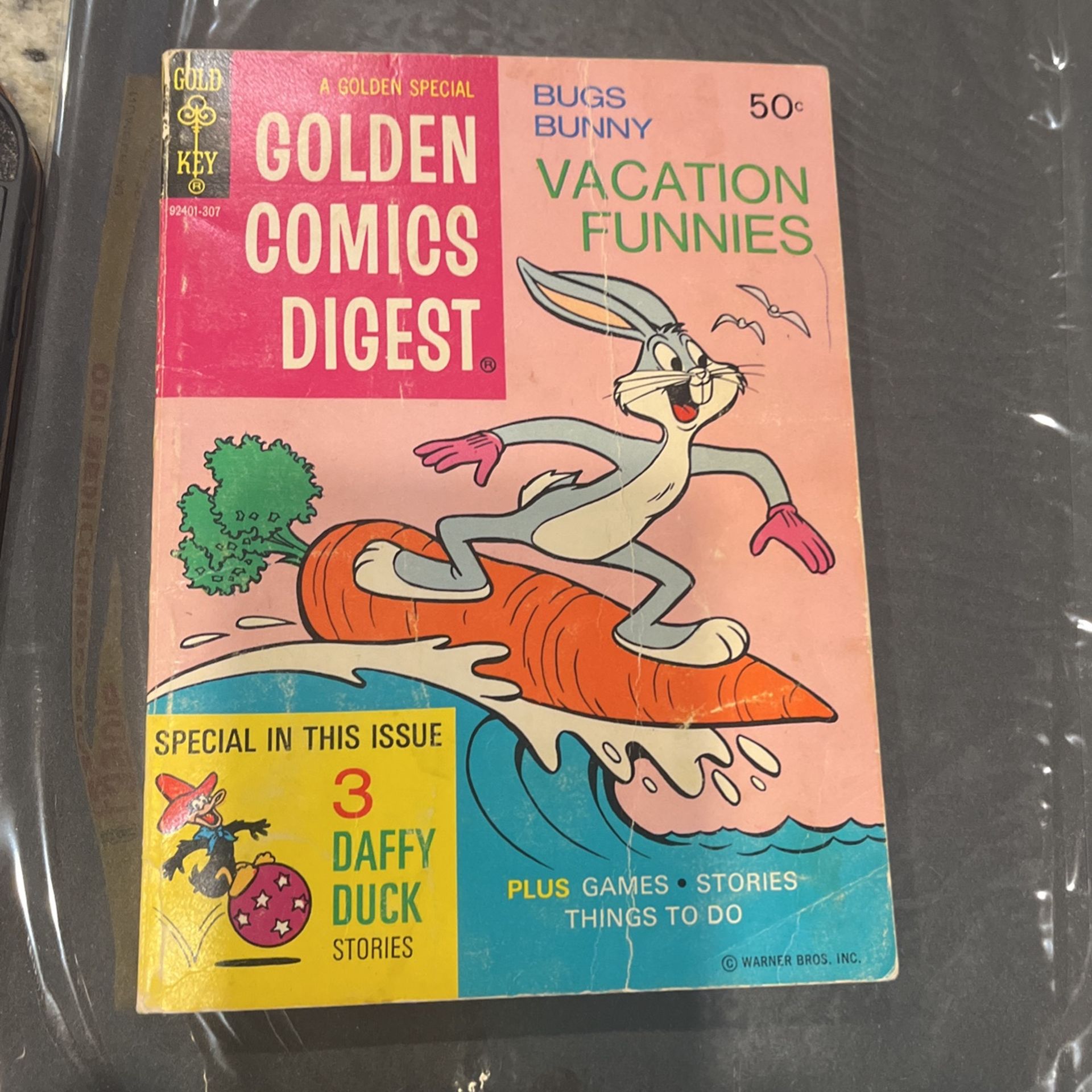 Bugs Bunny vacation, funnies, golden comic digest