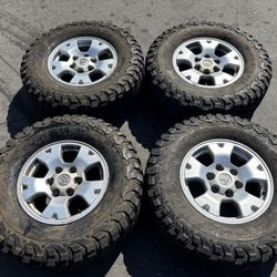 (4) 16” Toyota Wheels 265/75R16 Bfhoodrich Mud Terrain Km2