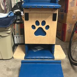 Bailey Chair Sized For Golden Retiever 