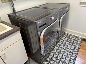 LG Mega-Capacity Smart Washer & Gas Dryer Set - Very Good Condition