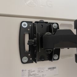 Universal Monitor Wall Mount