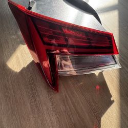 hyundai elantra 2023 right tail light