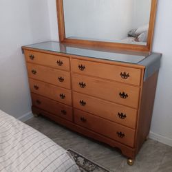 Dresser In Wood Dresser In Ventiy Dresser In Beautiful Dresser In Drawers In Great Working Condition Very Clean 