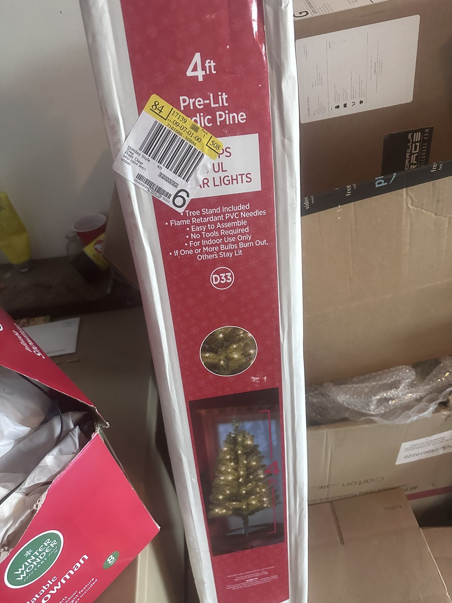 Pre-lit Christmas Tree