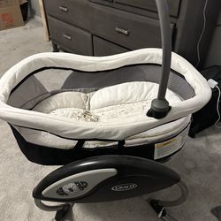 Graco DreamGlider Swing Bassinet (DOES NOT SWING) 
