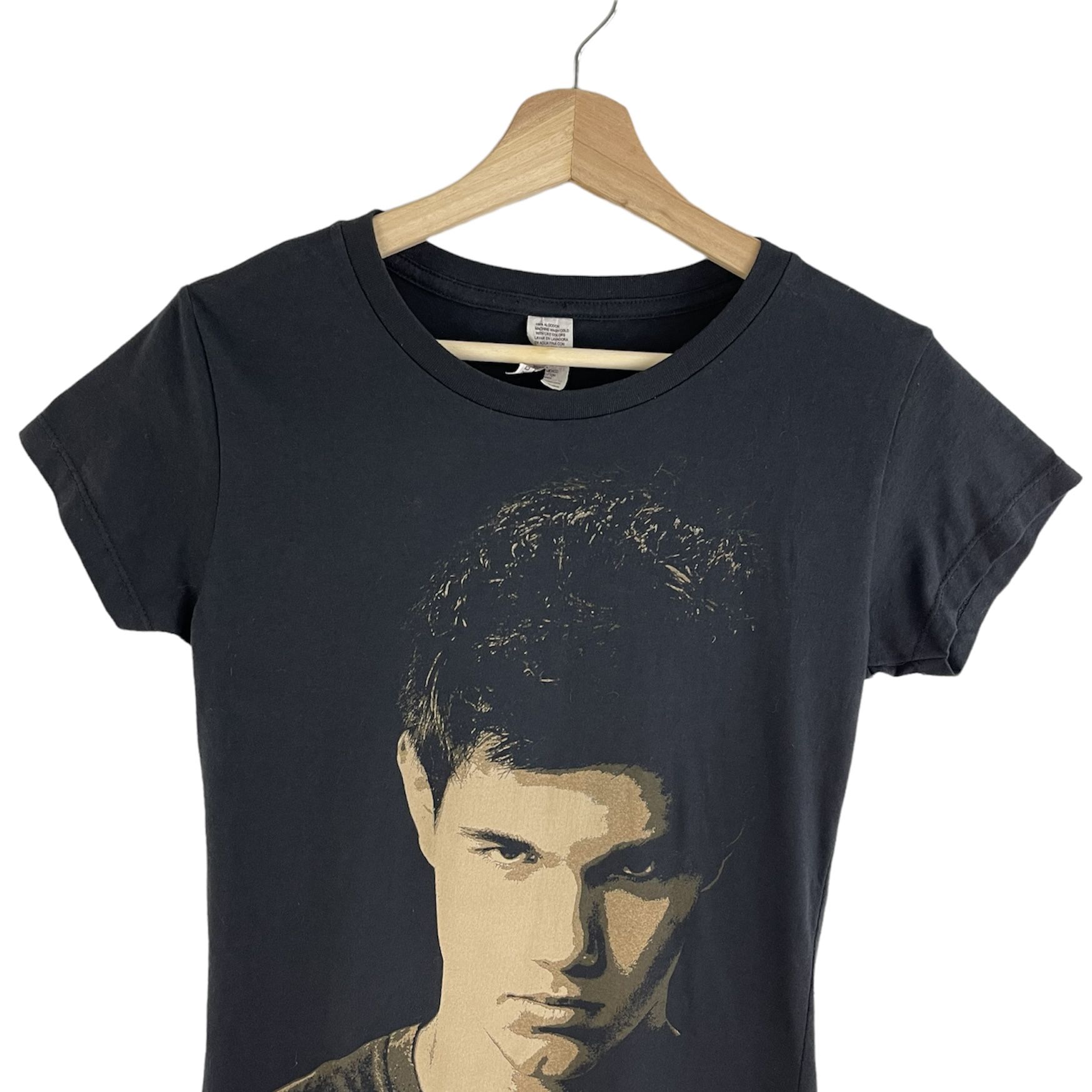 Vintage Y2K Twilight New Moon Black Beige Jacob Twilightcore 2000’s Graphic Tee Women's clothing