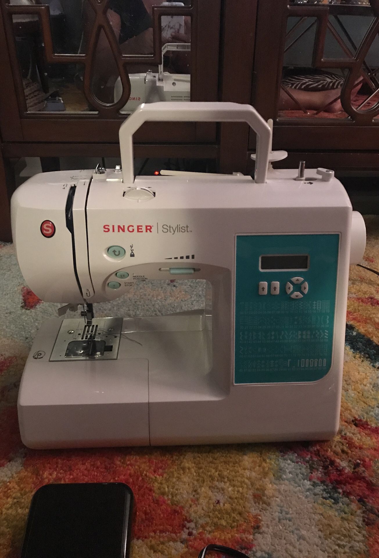 Singer Stylist 7258 barely used!!!