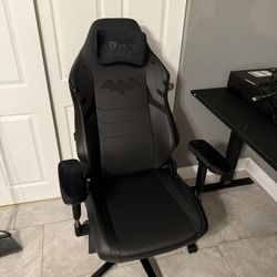 $1500 Or Best Offer! Secret Labs Magnus Pro XL Dark Knight Desk And  Titan Evo XL Chair Dark Knight Edition 