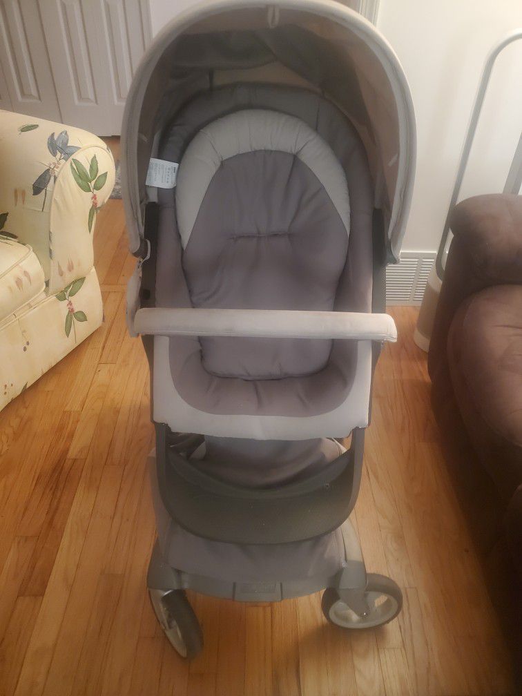 Stokke Xplory Stroller with Bassinet/Carry Cot, Changing Bag, Rain Guard, and Mosquito Net 