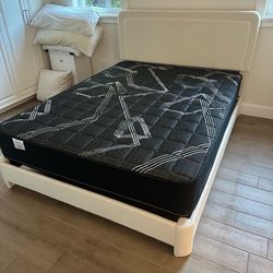 Mattress on sale.    Queen size mattress pillow top 12”    ☎️📲(213)713-74-89.     New in a plastic sealed we offer the best quality and service
