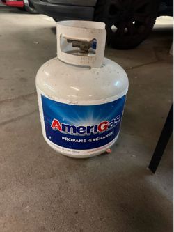 Propane tank half way full like new