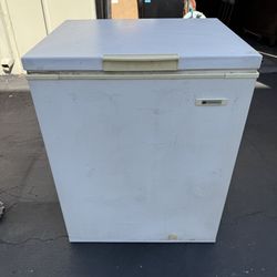 White Westinghouse Chest Freezer Good in Working Condition