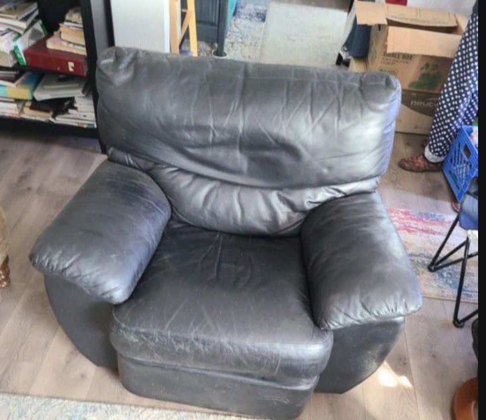 Wide Seat Recliner And Ottoman 