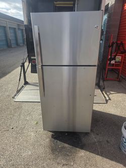 GE Stainless Steel Top-Freezer Refrigerator