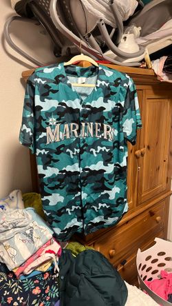 Seattle Mariners Armed Forces camo jersey from a 2025 stadium giveaway. size medium