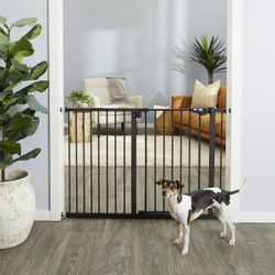 Frisco metal gate extra wide 30-in pet gate black