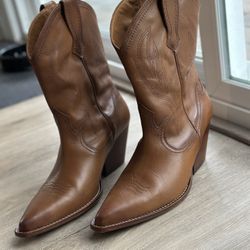 Women’s SIZE 12 *runs Small*Western Boot