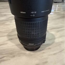Nikon AF-S DX 18-135mm f/3.5-5.6G ED IF Lens w/ HB-32 Hood 67mm Zoom