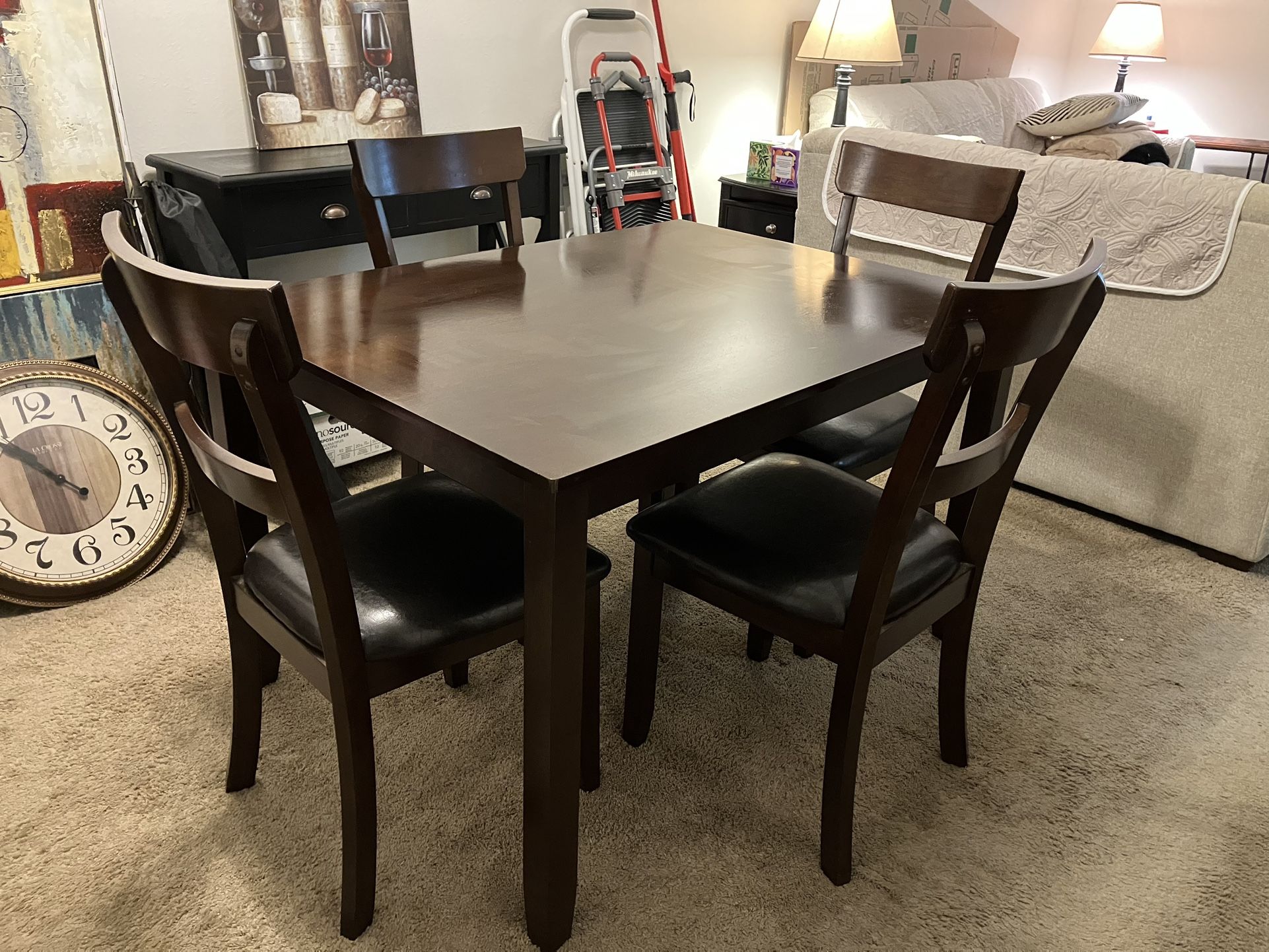 Dinning Table and 4 Chairs Set