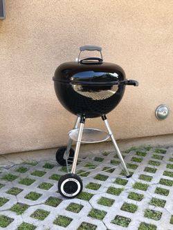 Weber Original Kettle Charcoal Grill