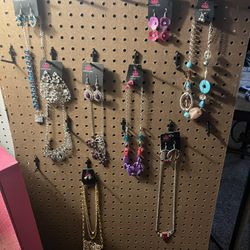 $10 Glamorous Jewelry 