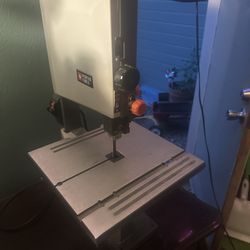 a PORTER-CABLE 9-inch 2.5-Amp Stationary Band Saw.