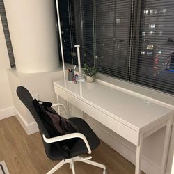 Desk, Chair, Desk Lamp, Plant 