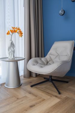 Modern Meta Table+Regal Lounge Chair