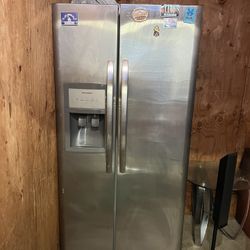 Frigidaire Refrigerator 