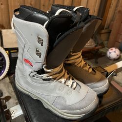EVOL SNOWBOARD BOOTS SZ10 