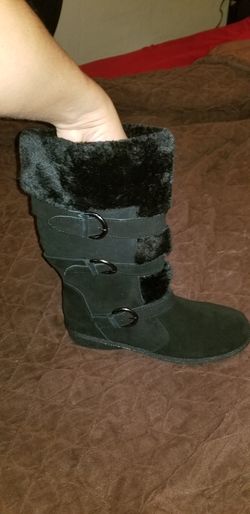 Women's size 10 wide. Brand new.